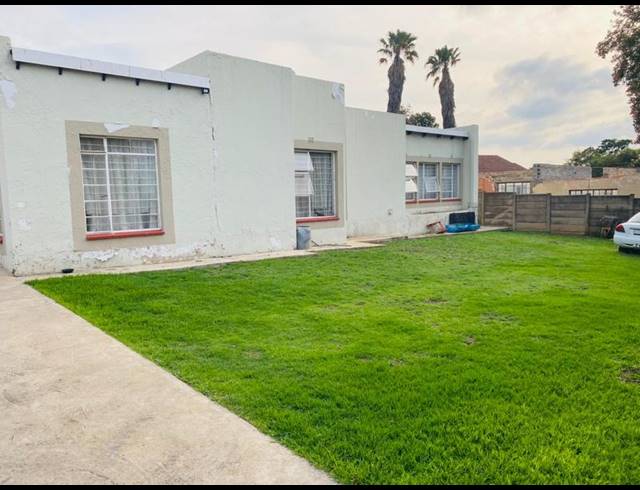 3 BEDROOM HOUSE FOR SALE IN ESTHER PARK